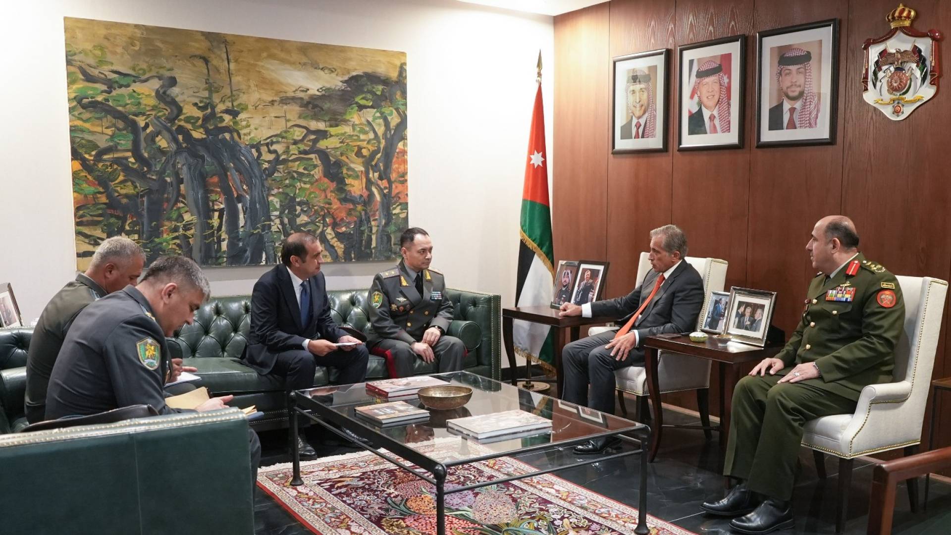 رئيس الوزراء، وزير الدفاع الدكتور جعفر حسان يستقبل وزير دفاع أوزبكستان