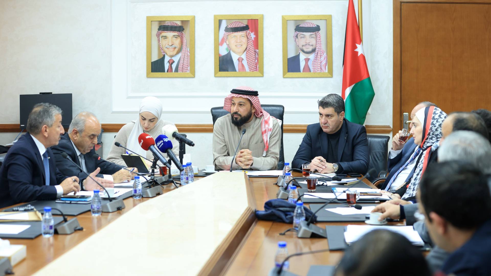 لجنة التربية والتعليم النيابية مع بحضور وزير التربية والتعليم عزمي محافظة