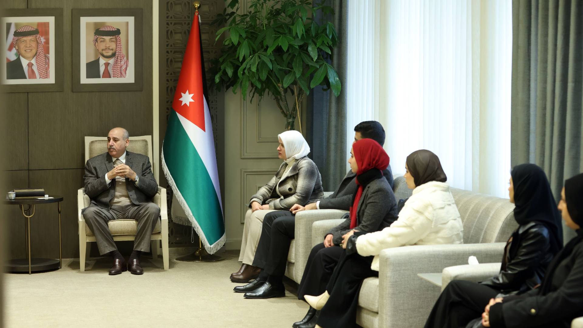 القاضي يلتقي شباب مبادرة "بواسل"