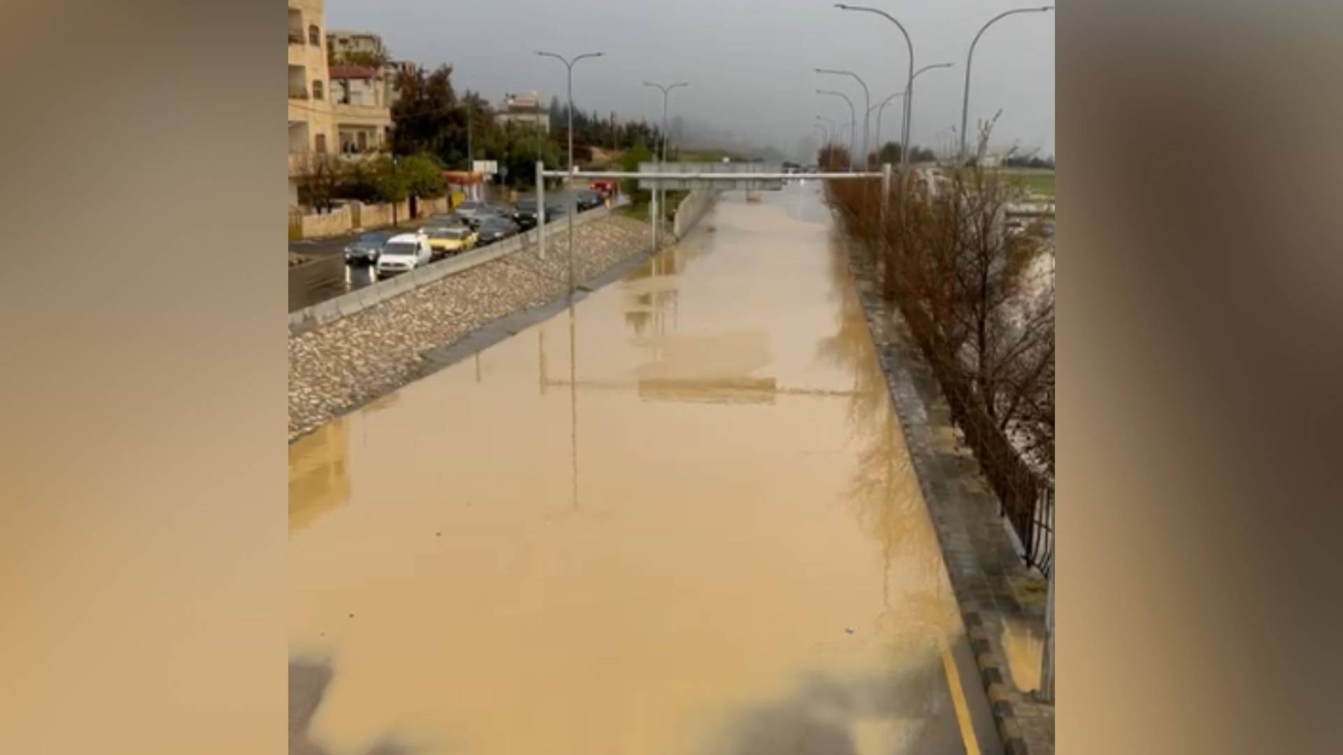 إغلاق جزئي للطريق المؤدي إلى مرج الحمام وناعور والبحر الميت إثر ارتفاع منسوب المياه