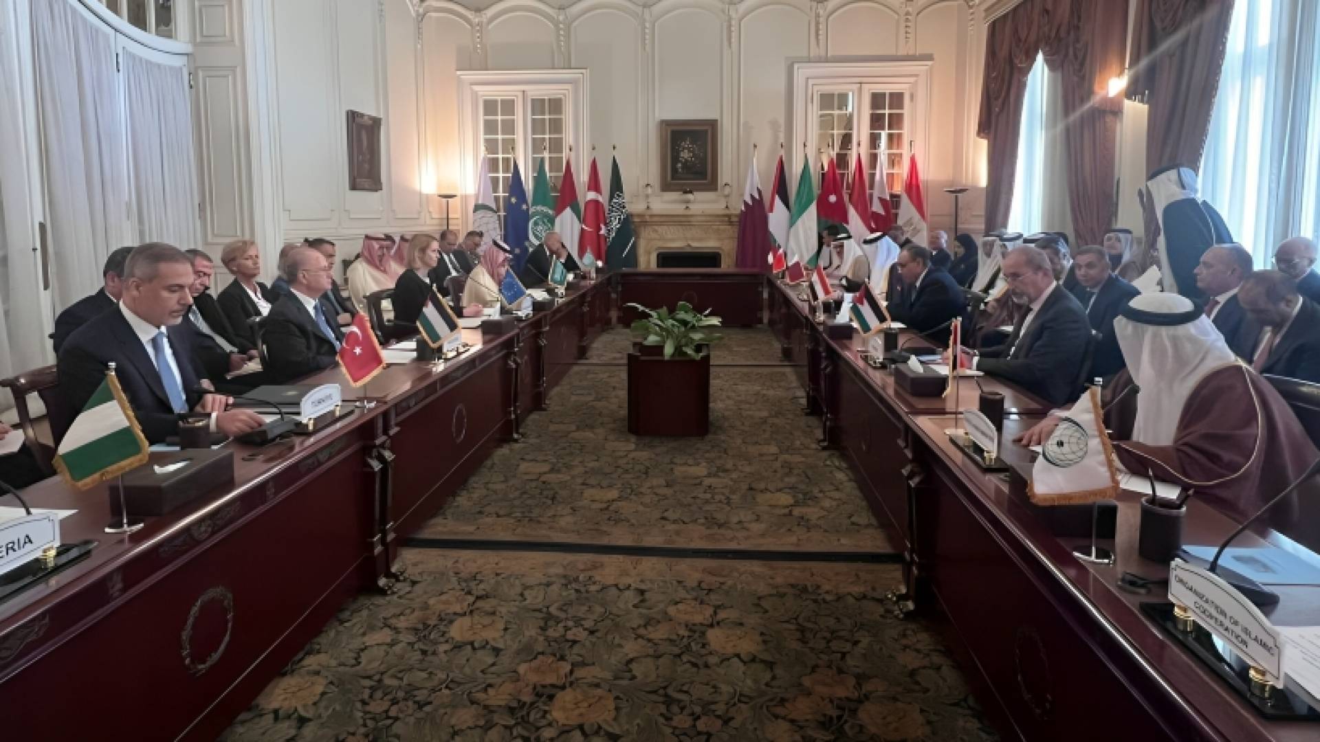 اجتماع اللجنة الوزارية العربية الإسلامية