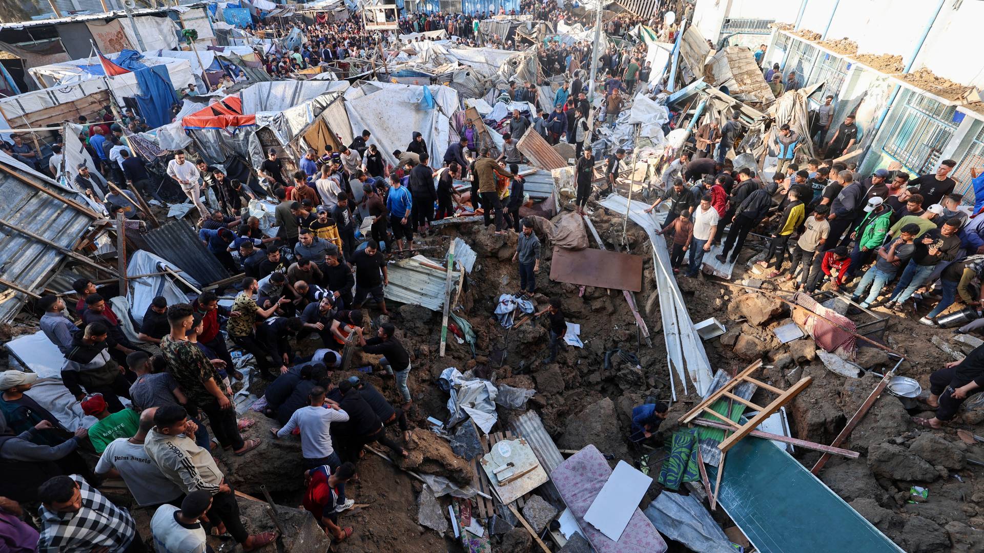 موقع غارة للاحتلال استهدفت مدرسة تابعة للأونروا تؤوي نازحين في مخيم البريج