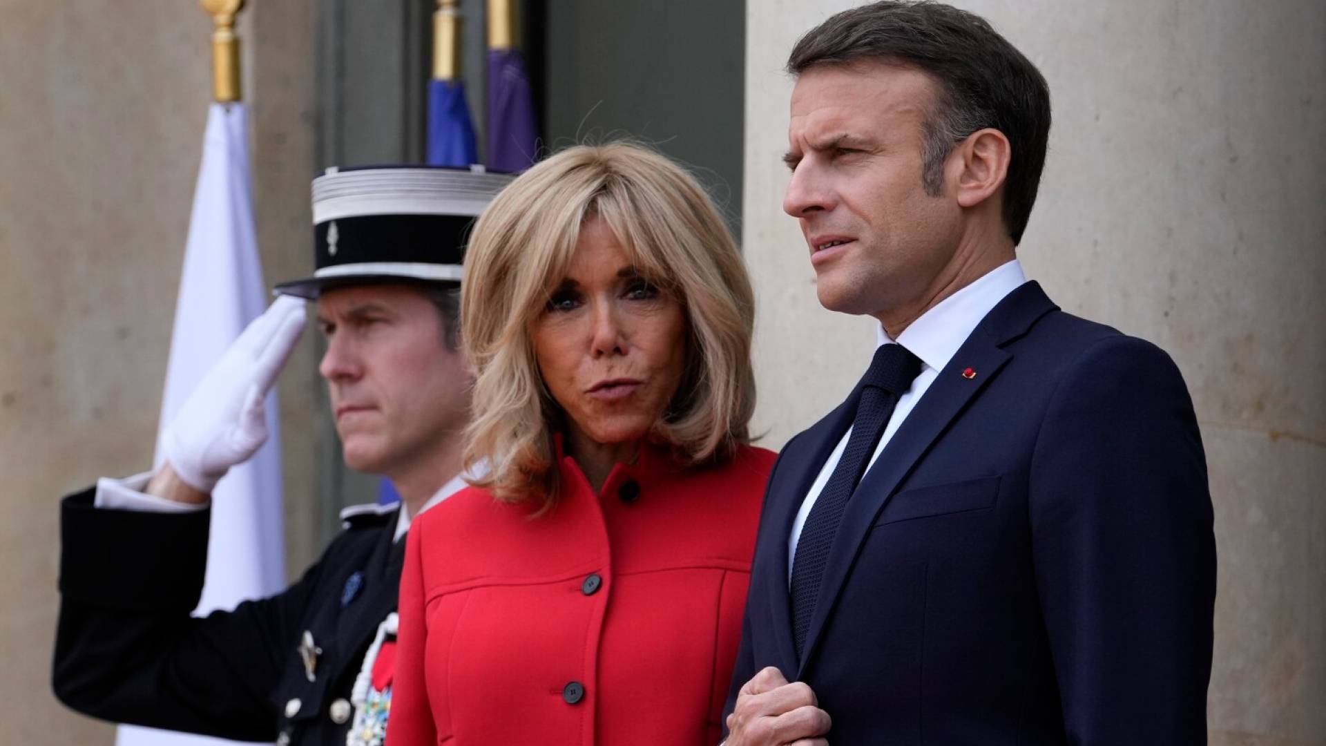 الرئيس الفرنسي إيمانويل ماكرون برفقة زوجته بريجيت