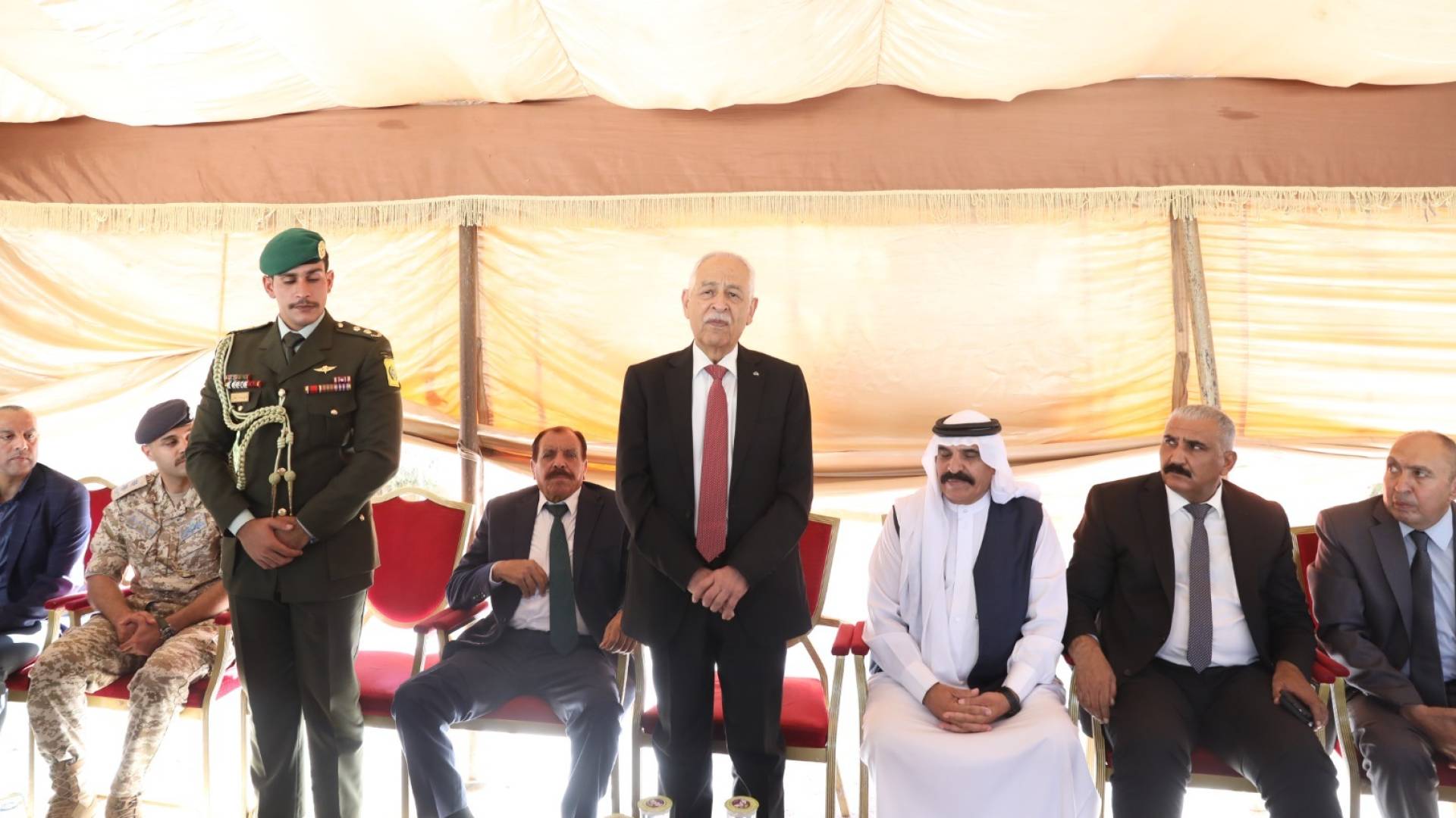 مندوبا عن الملك وولي العهد. العيسوي يعزي عشيرتي أبو الفول والعدوان