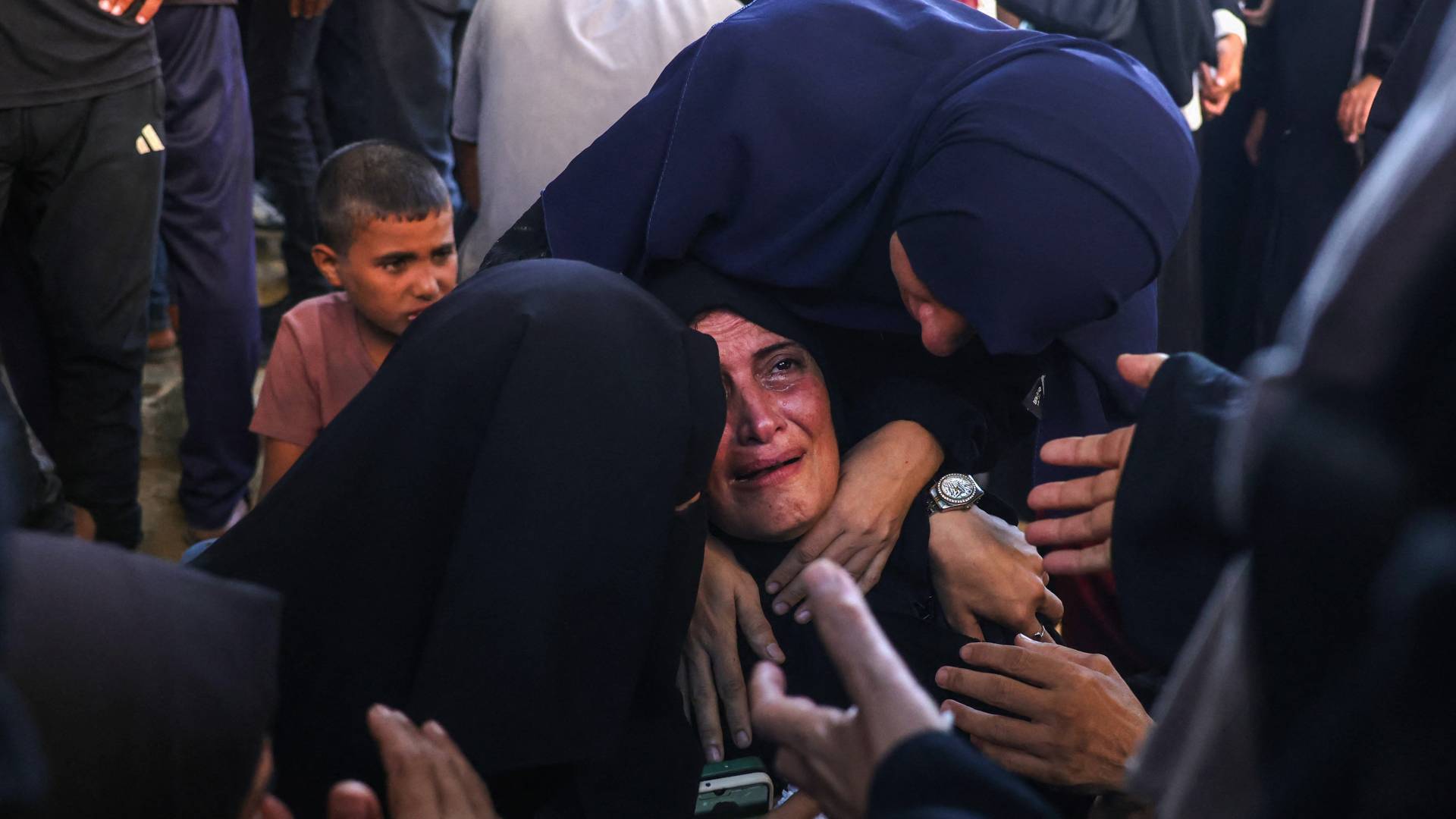 معاناة أهالي قطاع غزة