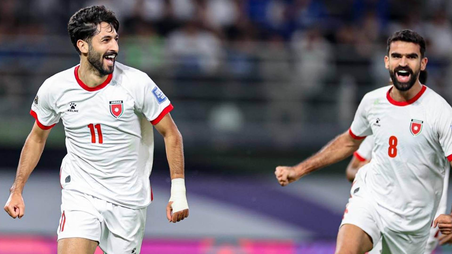 نجوم المنتخب الأردني يحتفلون بهدف سابق