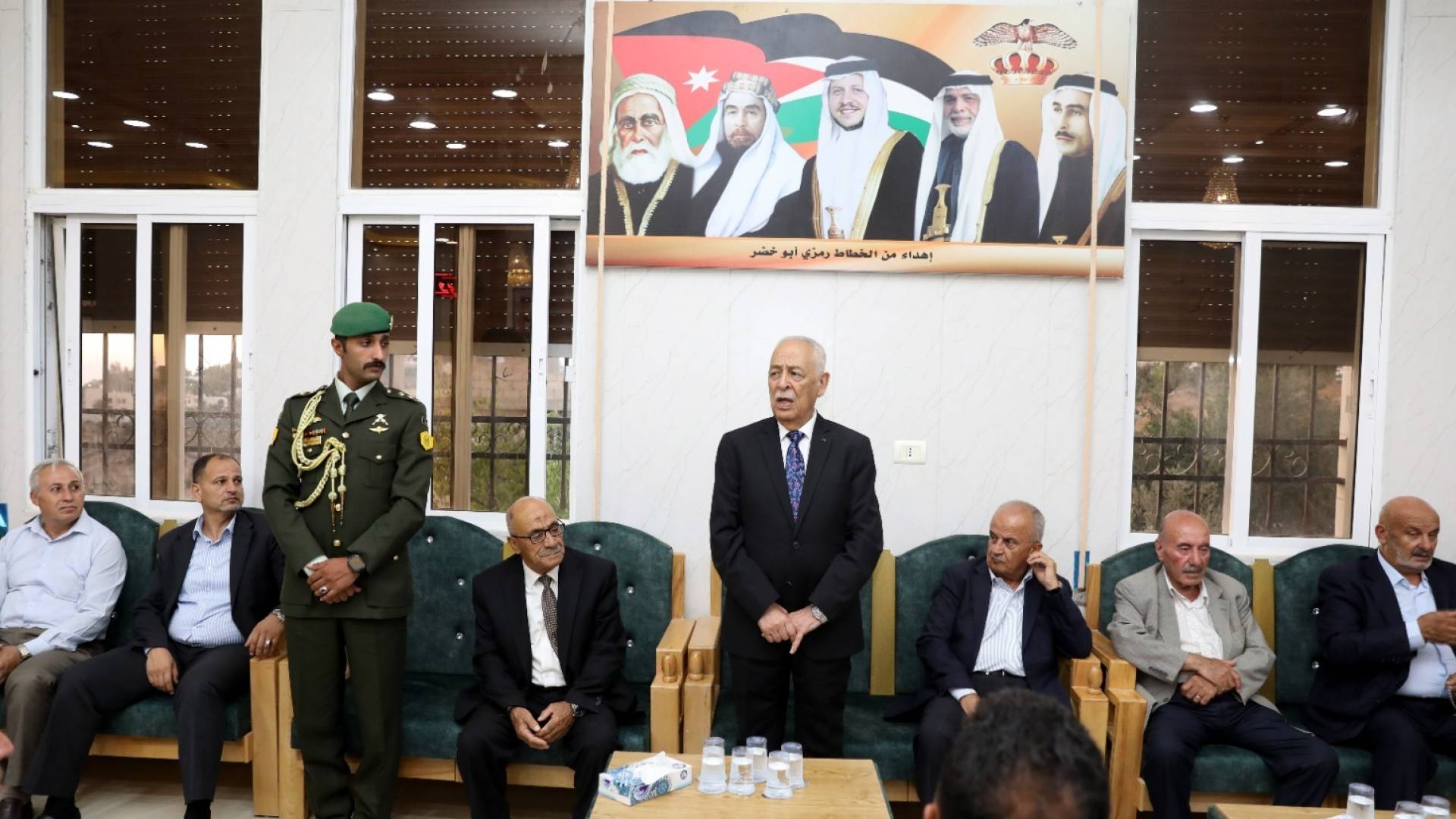 العيسوي يقدم واجب العزاء