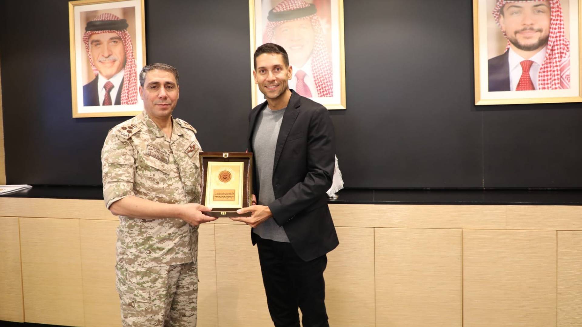 المركز الوطني للأمن وإدارة الأزمات يكرم مجموعة رؤيا الإعلامية ممثلة برئيسها التنفيذي المهندس فارس الصايغ