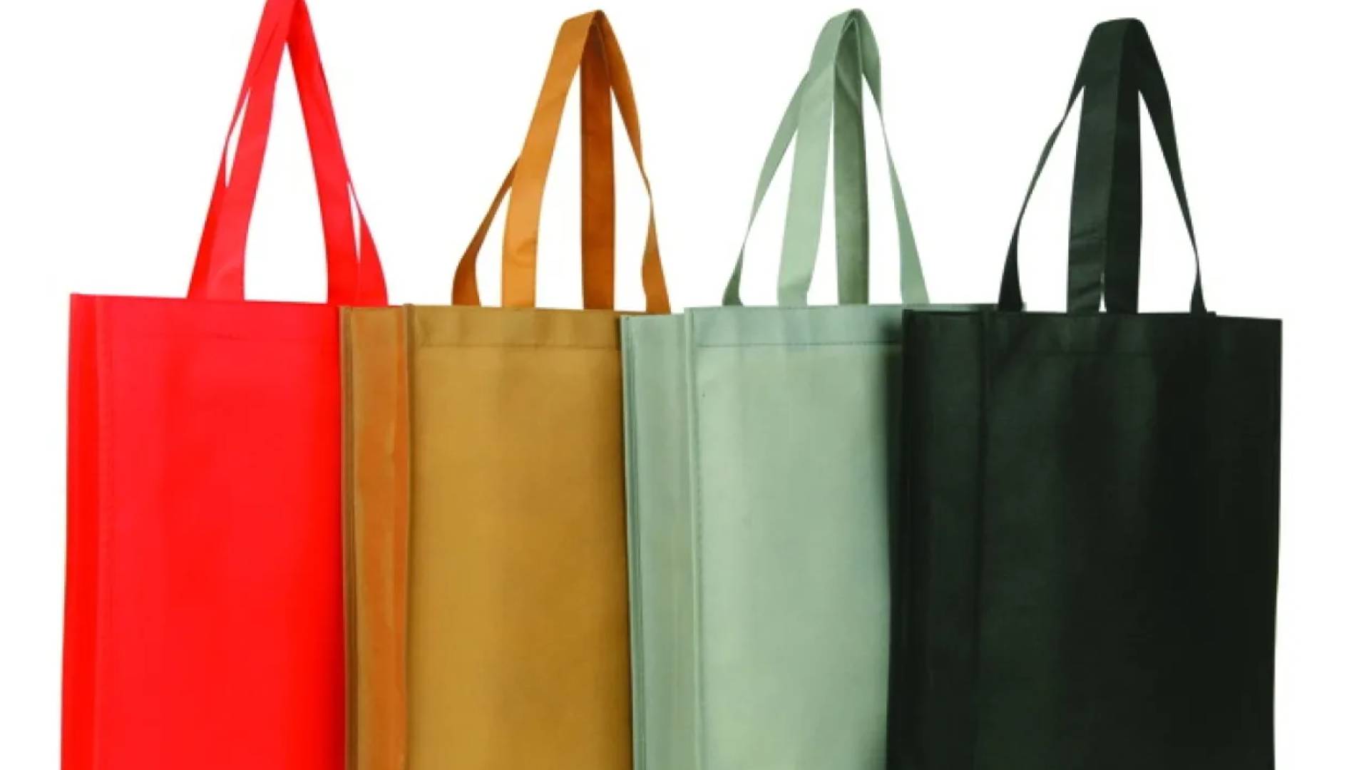 ارشيفية.. اكياس قماشية