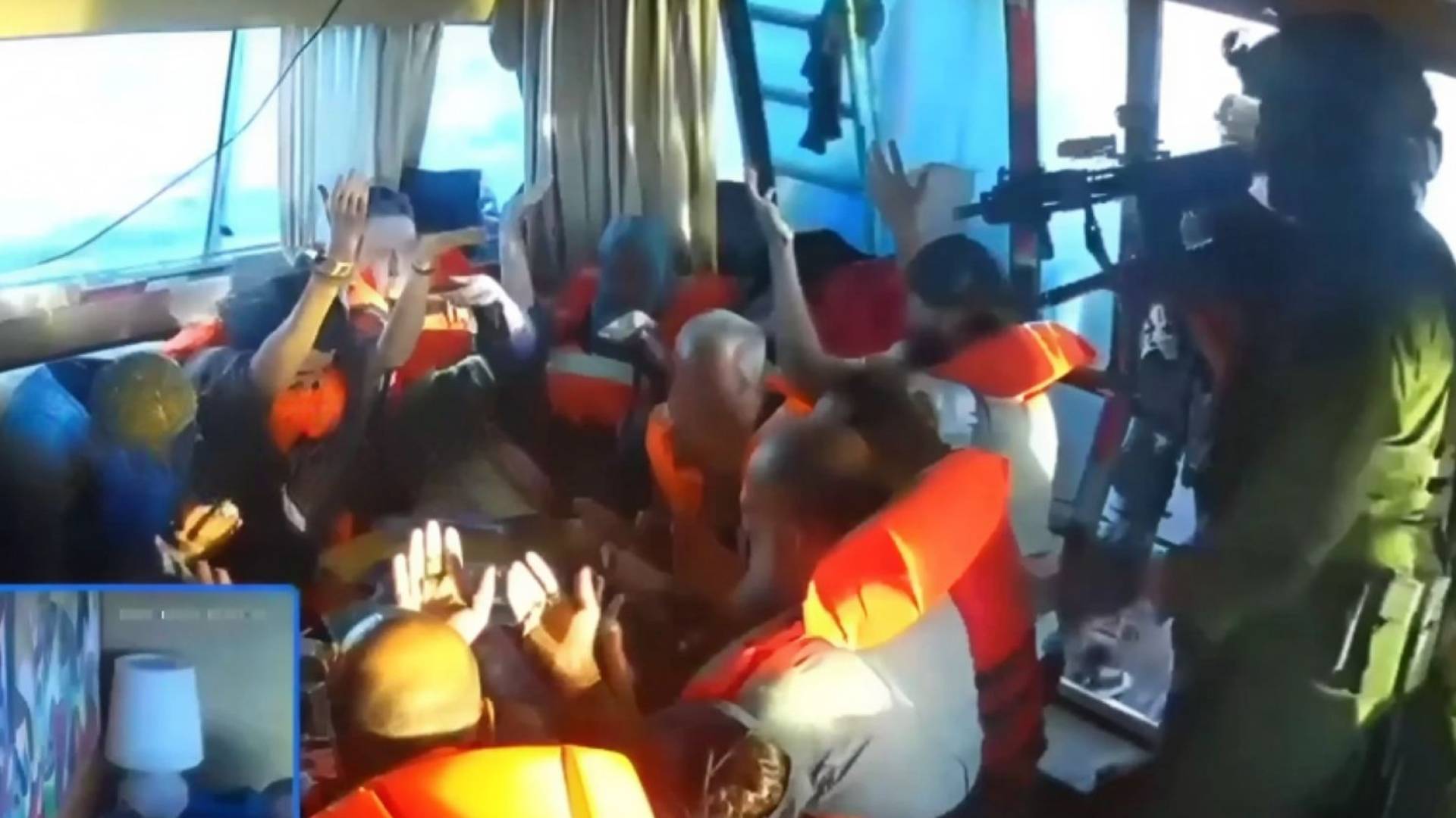 قوات الاحتلال تقتحم سفينة