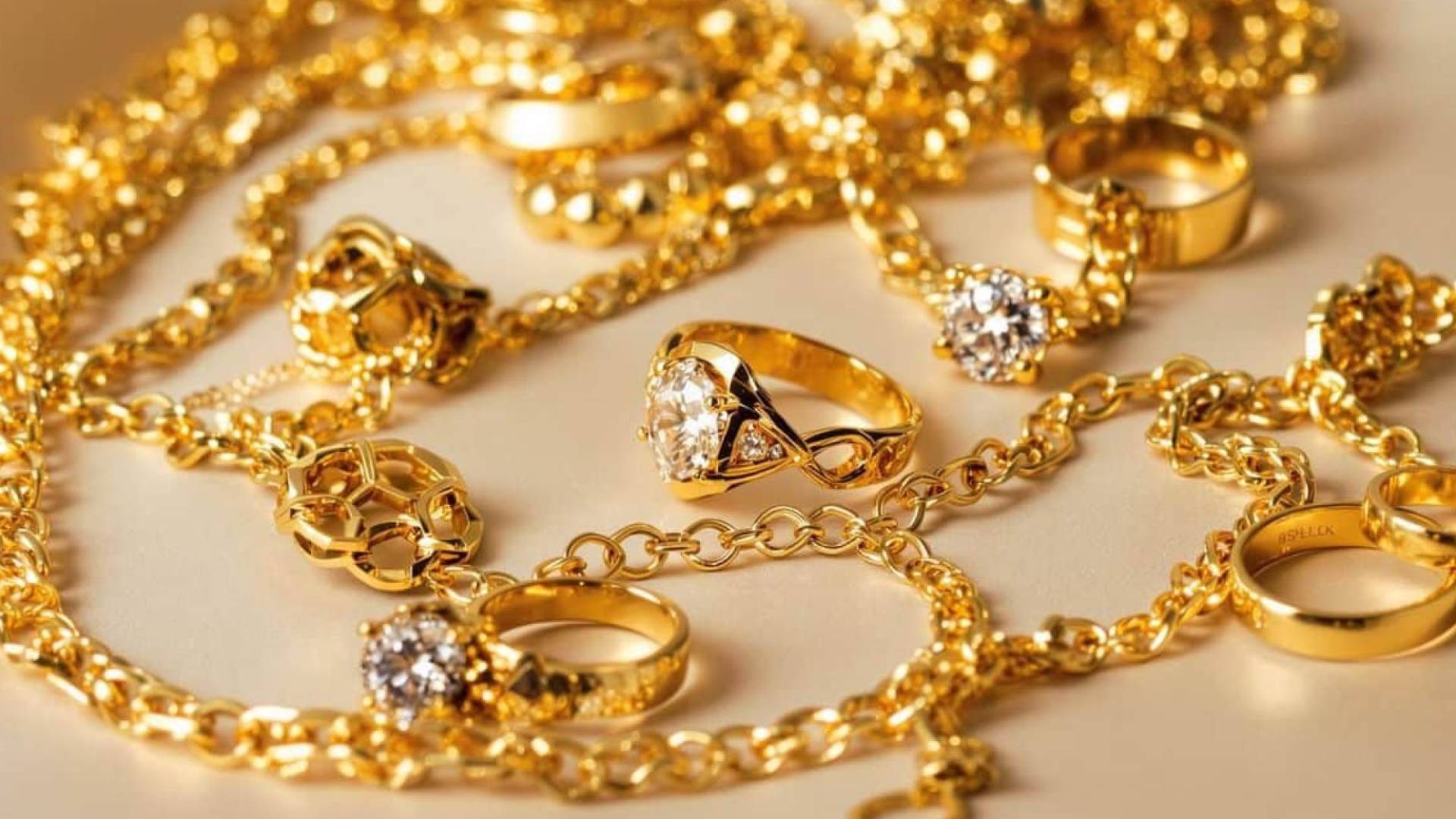مجوهرات ذهبية