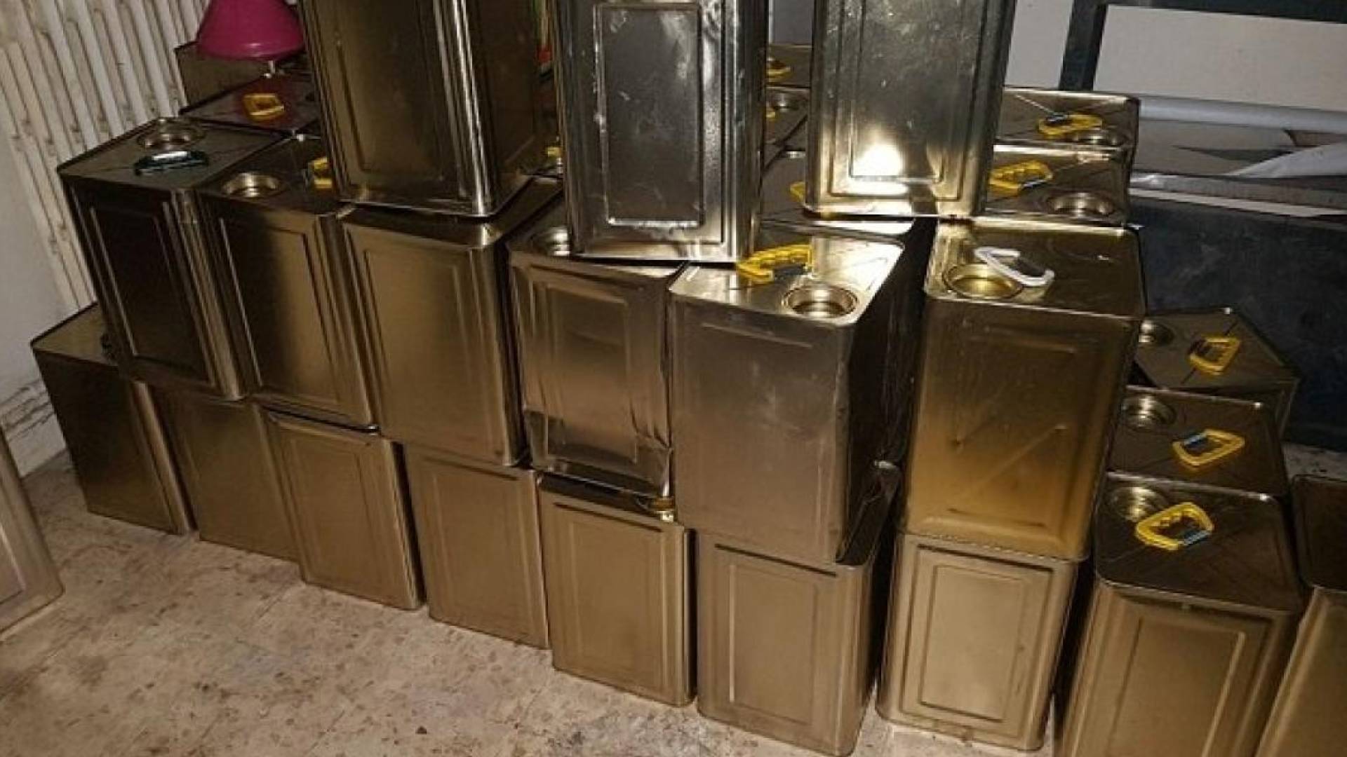 تنك زيت زيتون - تعبيرية