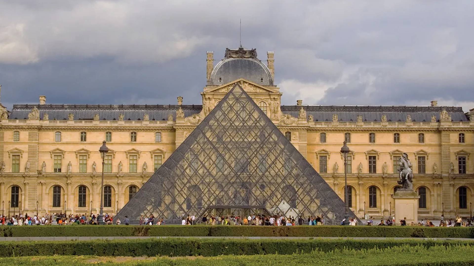 متحف اللوفر ..ارشيفية