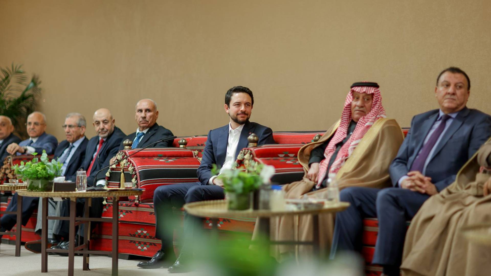 ولي العهد يلتقي وجهاء وممثلين عن محافظة الطفيلة