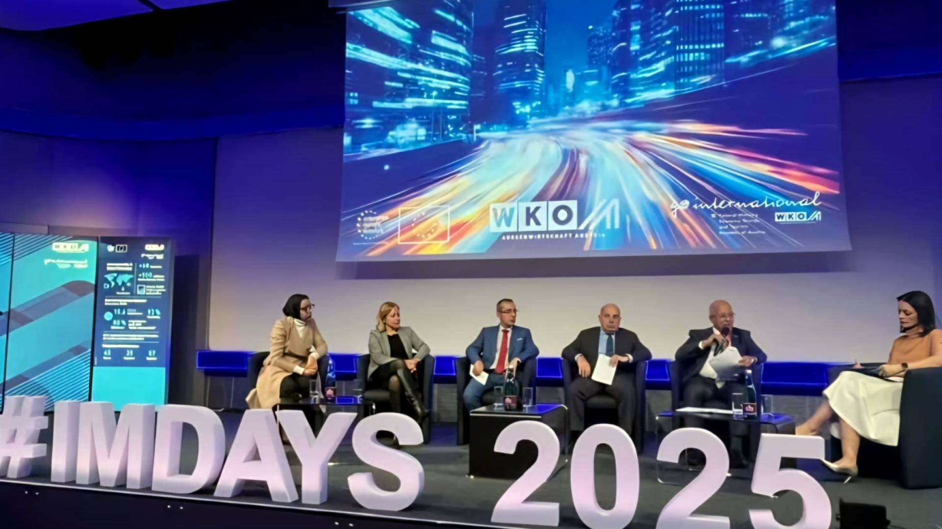 تجارة عمان تشارك بمؤتمر حول النقل في فيينا