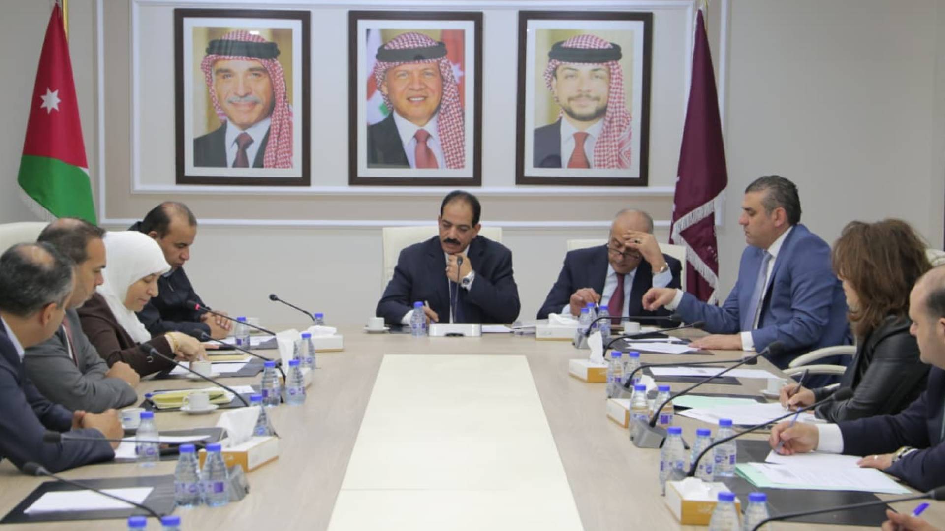 خلال جلسة الاجتماع