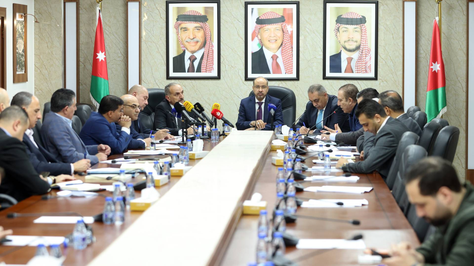 اللجنة المالية النيابية