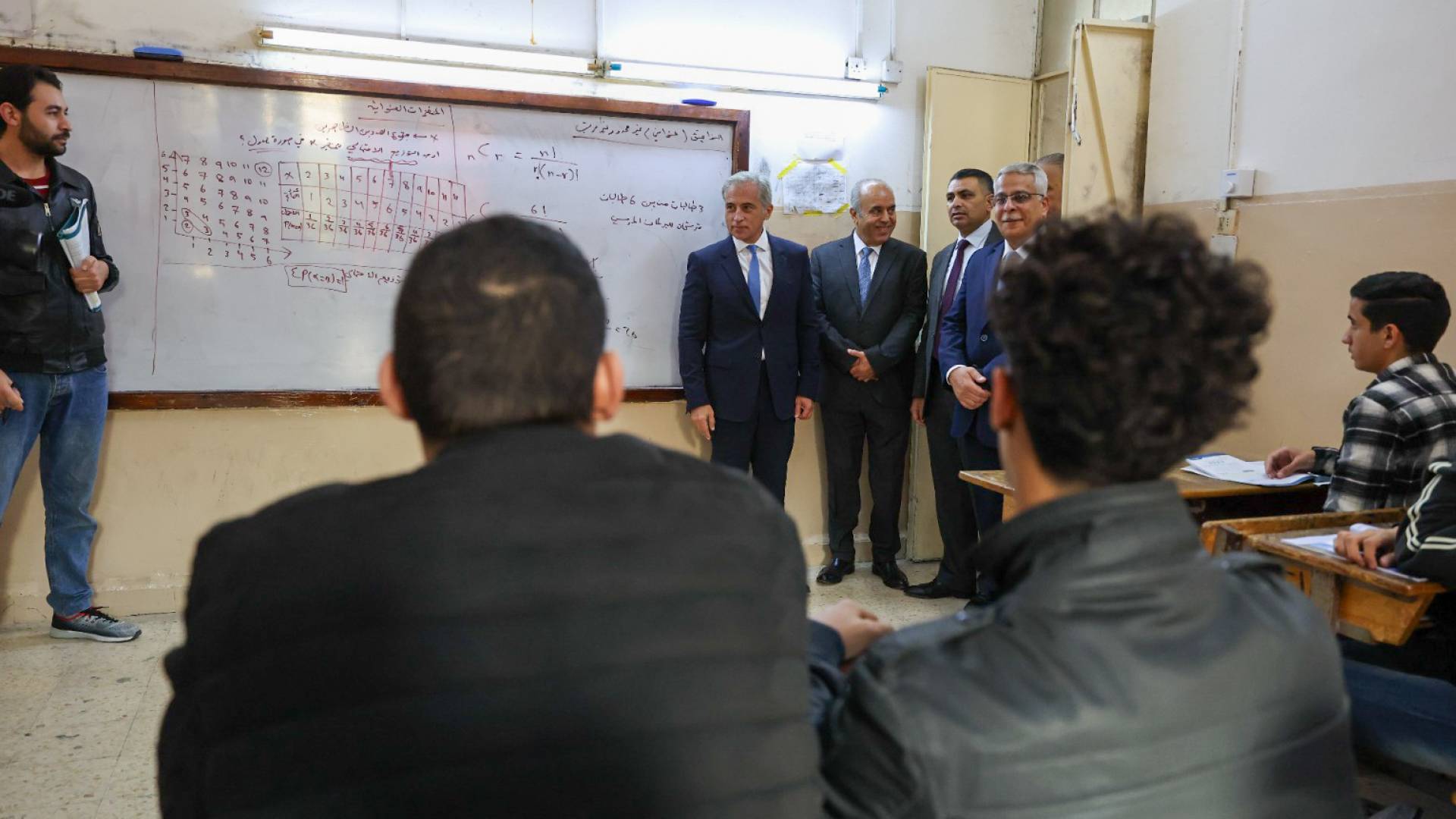 حسان يتفقد مدرسة إربد الثانوية ويوجه بإجراء توسعة وصيانة شاملة