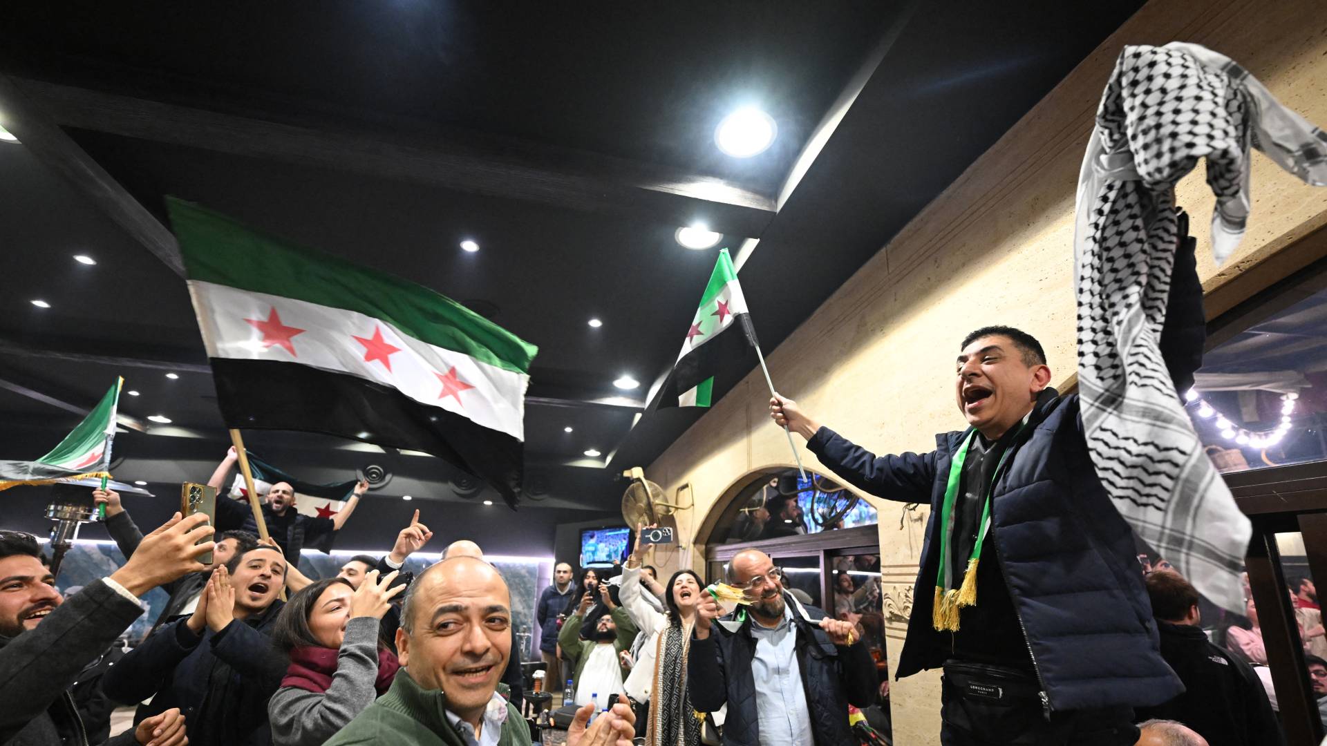 تفاعل السوريون أثناء مباراة سوريا وفلسطين