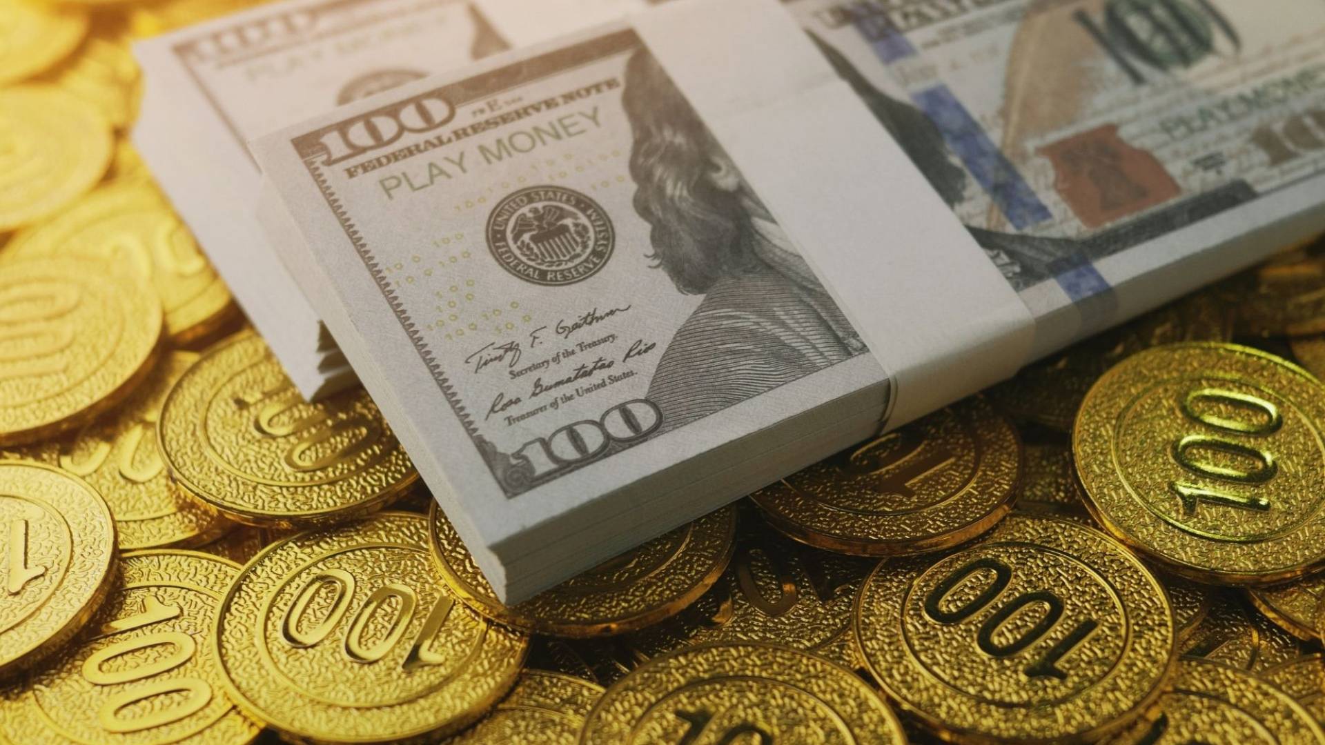 صورة تعبيرية للذهب والدولار