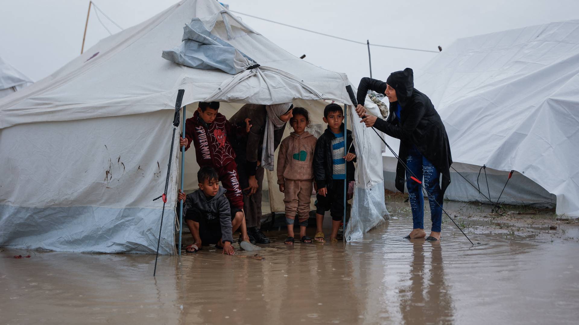 معاناة أهالي قطاع غزة بسبب المنخفض الجوي