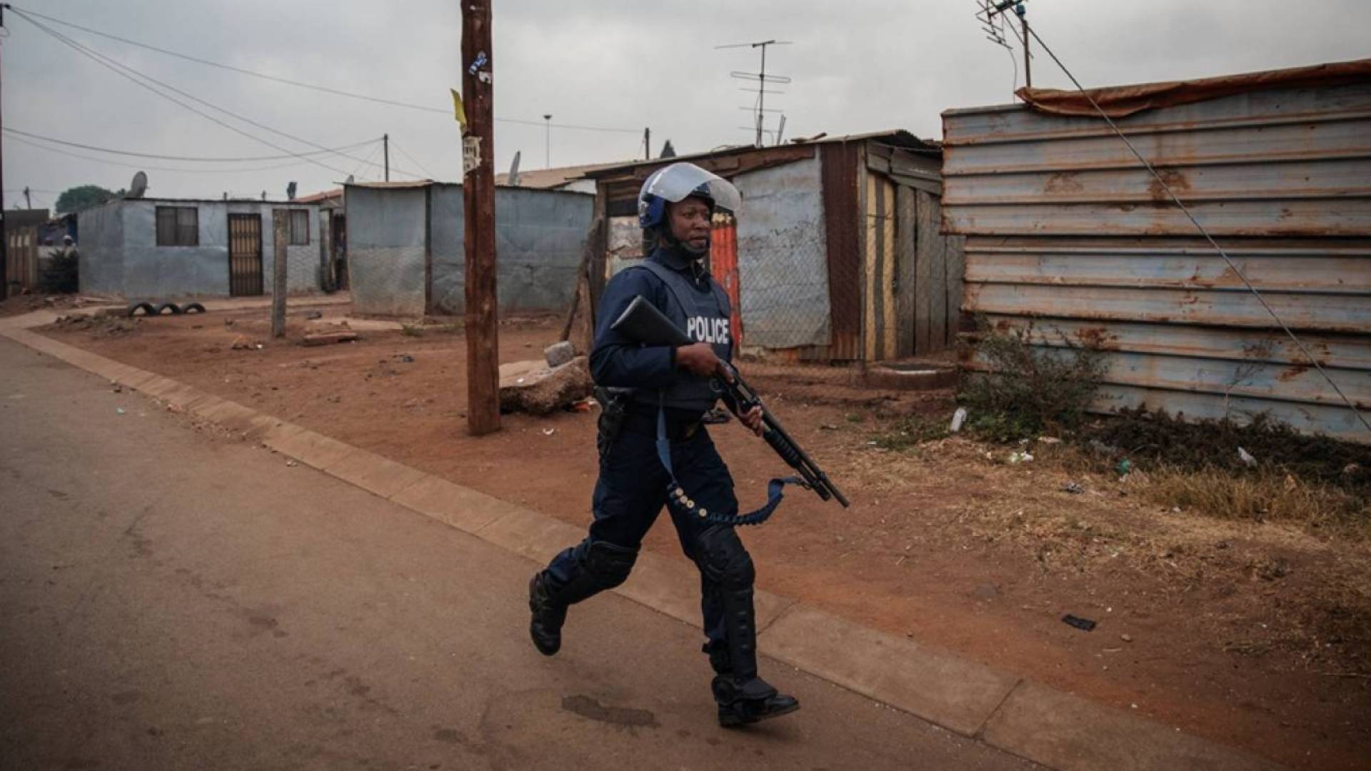 شرطي من جنوب افريقيا