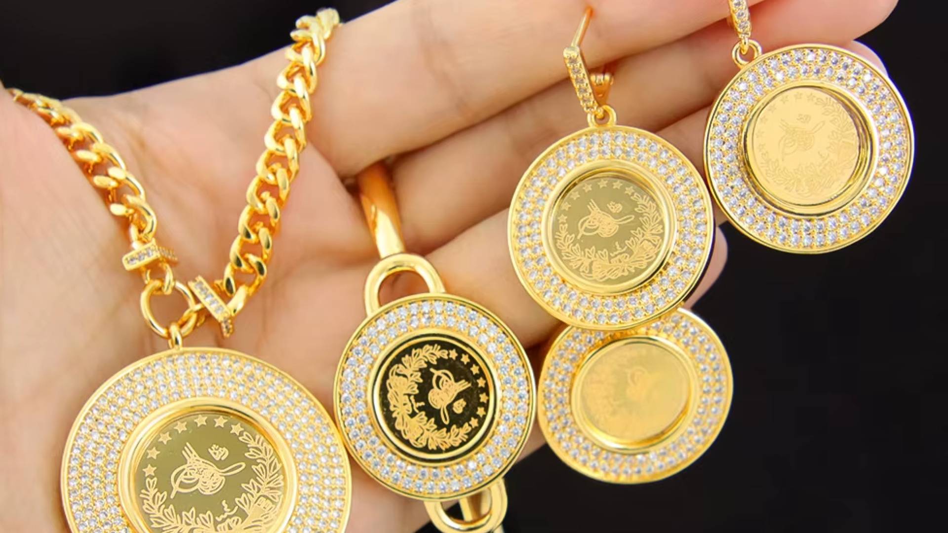 مجوهرات ذهبية