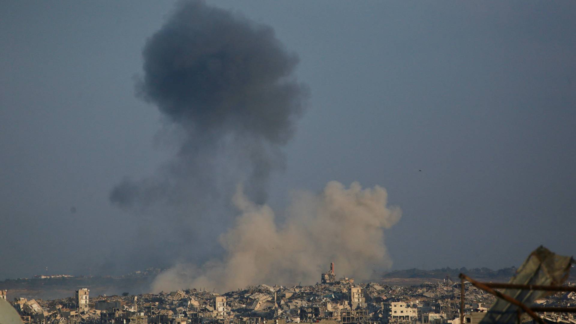 سلسلة من الغارات العنيفة وعمليات النسف التي استهدفت غزة