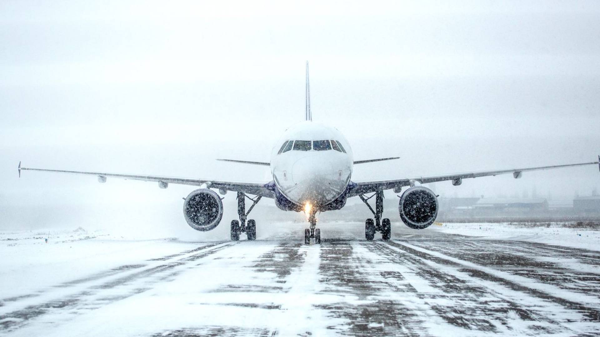 طائرة أثناء عاصفة ثلجية