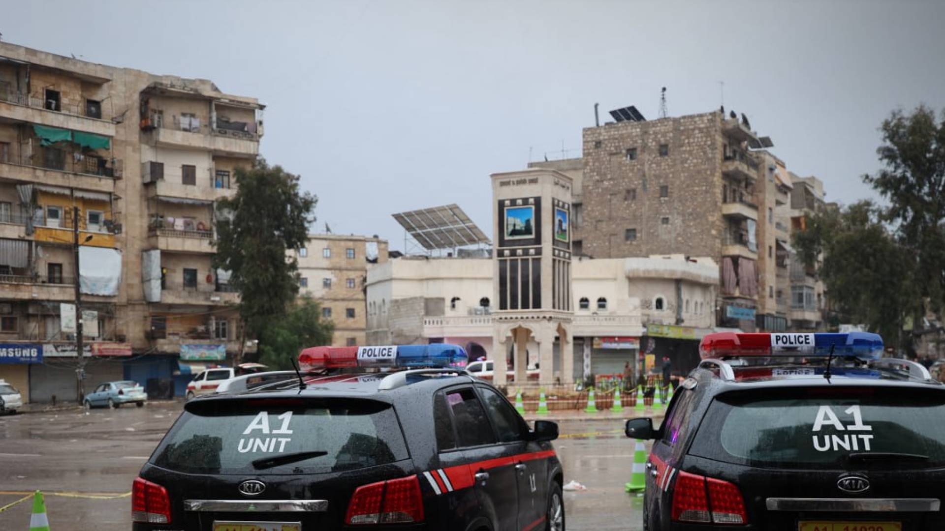 انتشار قوى الأمن الداخلي في حي الأشرفية بمدينة حلب