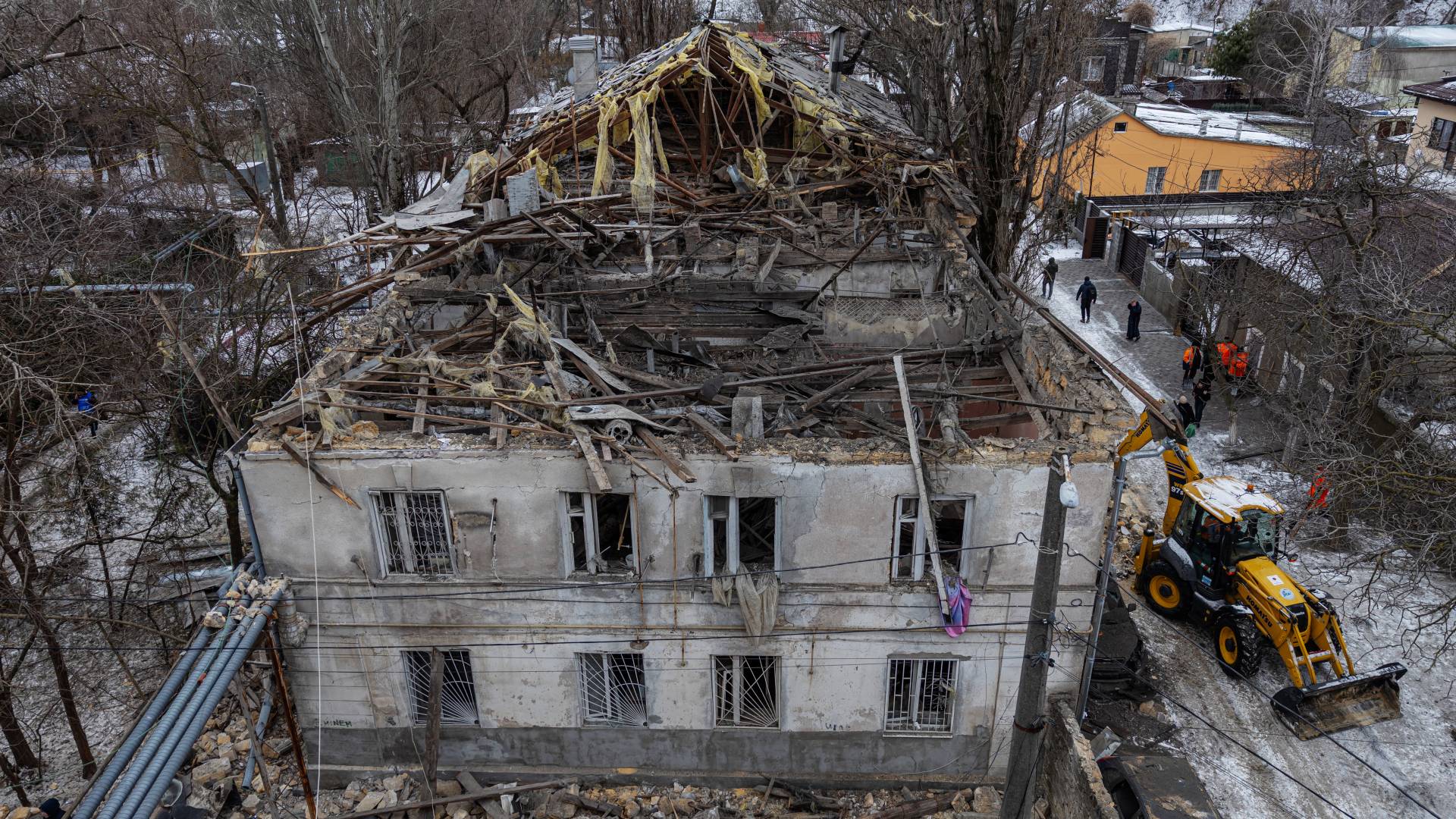 هجوم روسي على مبنى في أوكرانيا