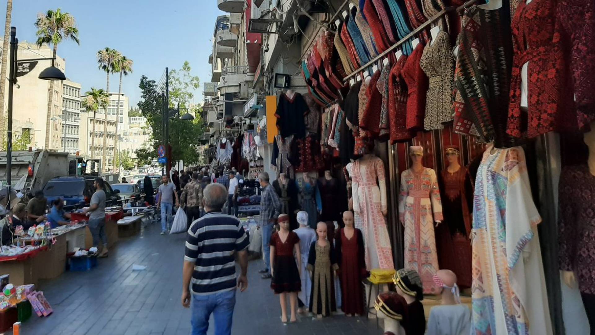 المحال التجارية في وسط البلد